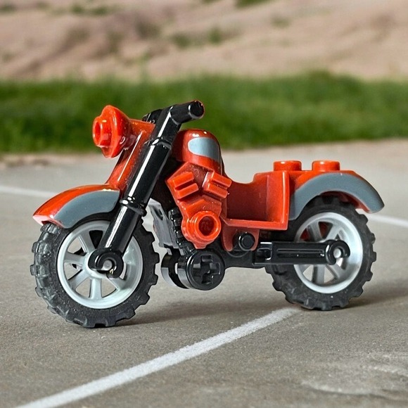 LEGO MOTORCYCLE Dirt Bike for Minifigures Ox Blood Indiana Jones - Picture 1 of 8